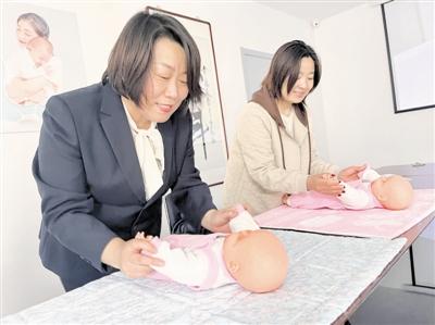 在育嬰崗位上播撒愛心種子——寶坻區(qū)家政服務(wù)人員靳伶俐的愛崗故事